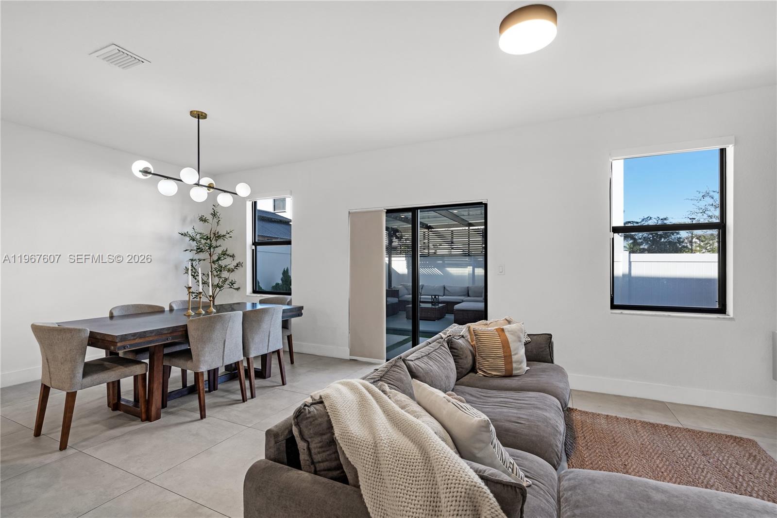 VISTA LAGO - Residential