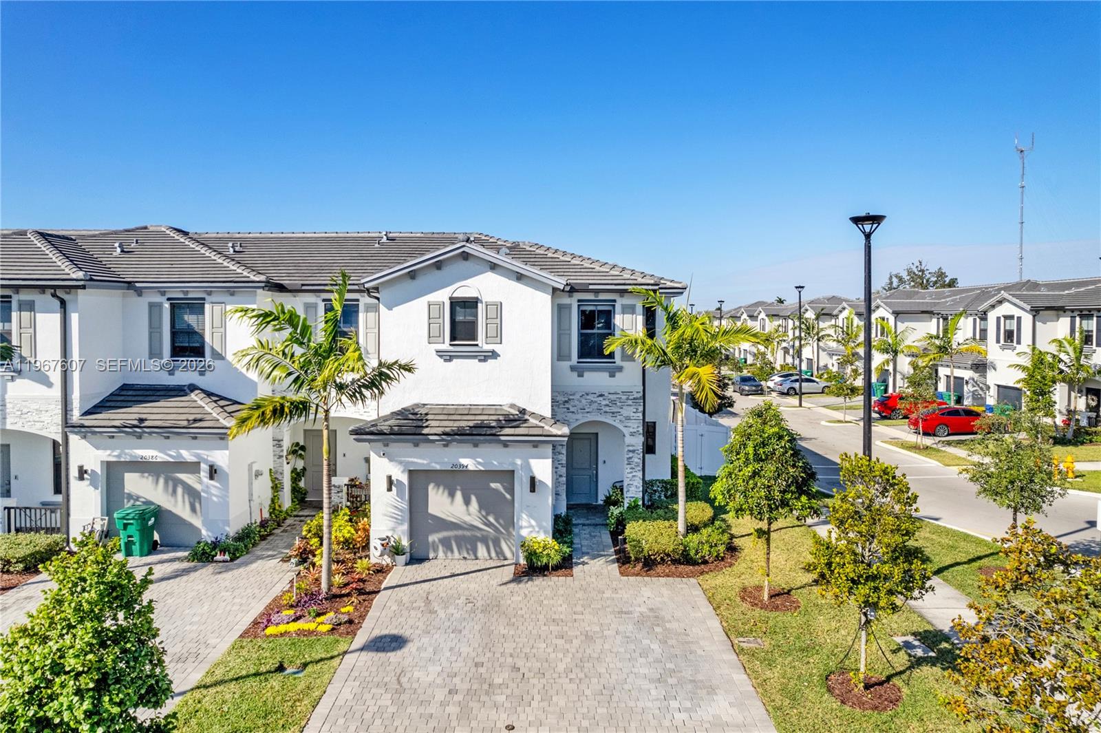 VISTA LAGO - Residential