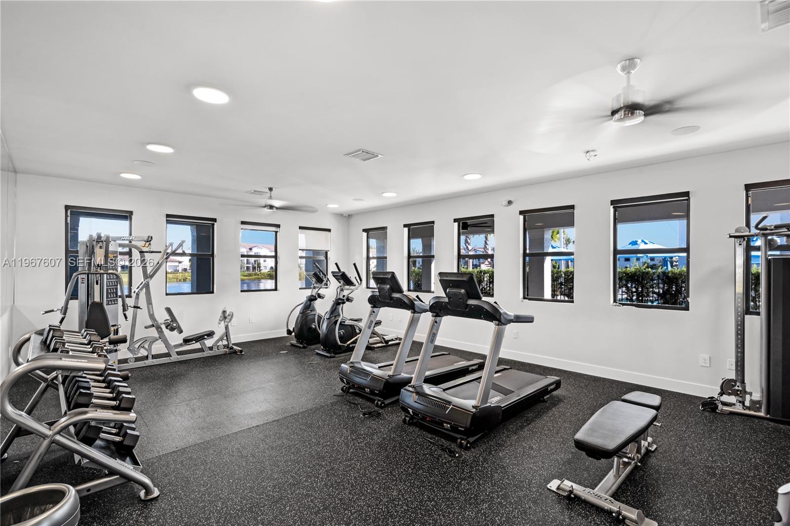 VISTA LAGO - Residential