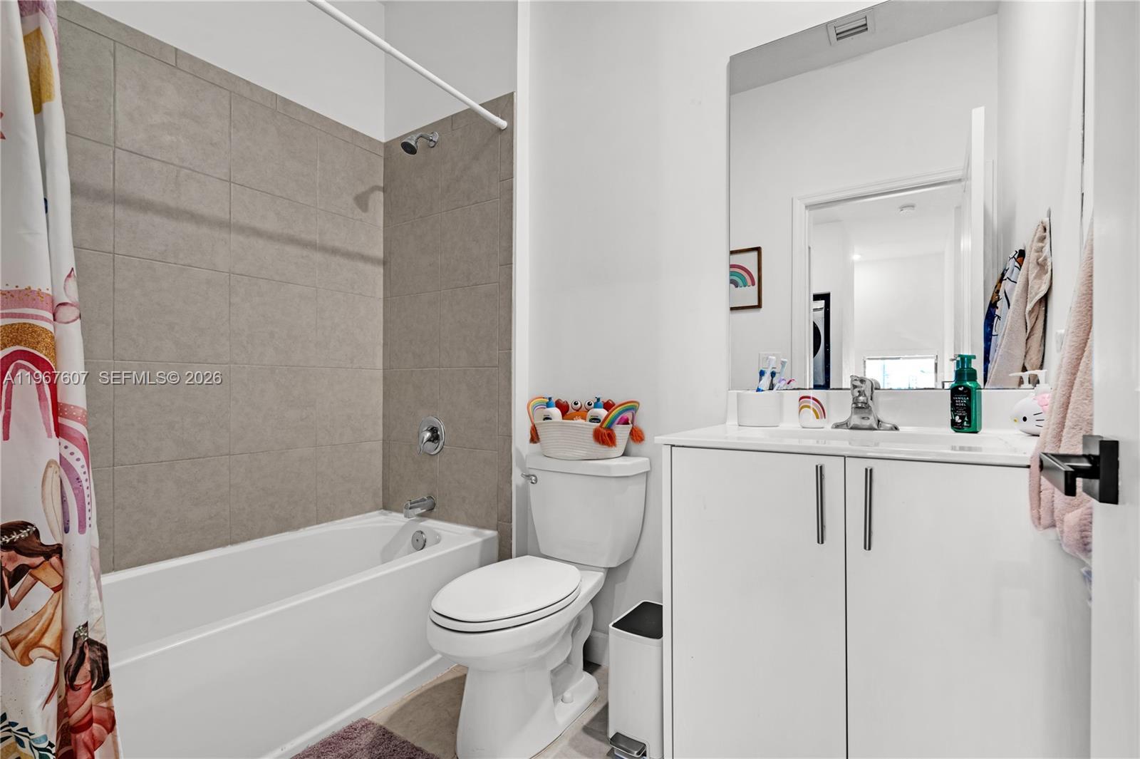 VISTA LAGO - Residential