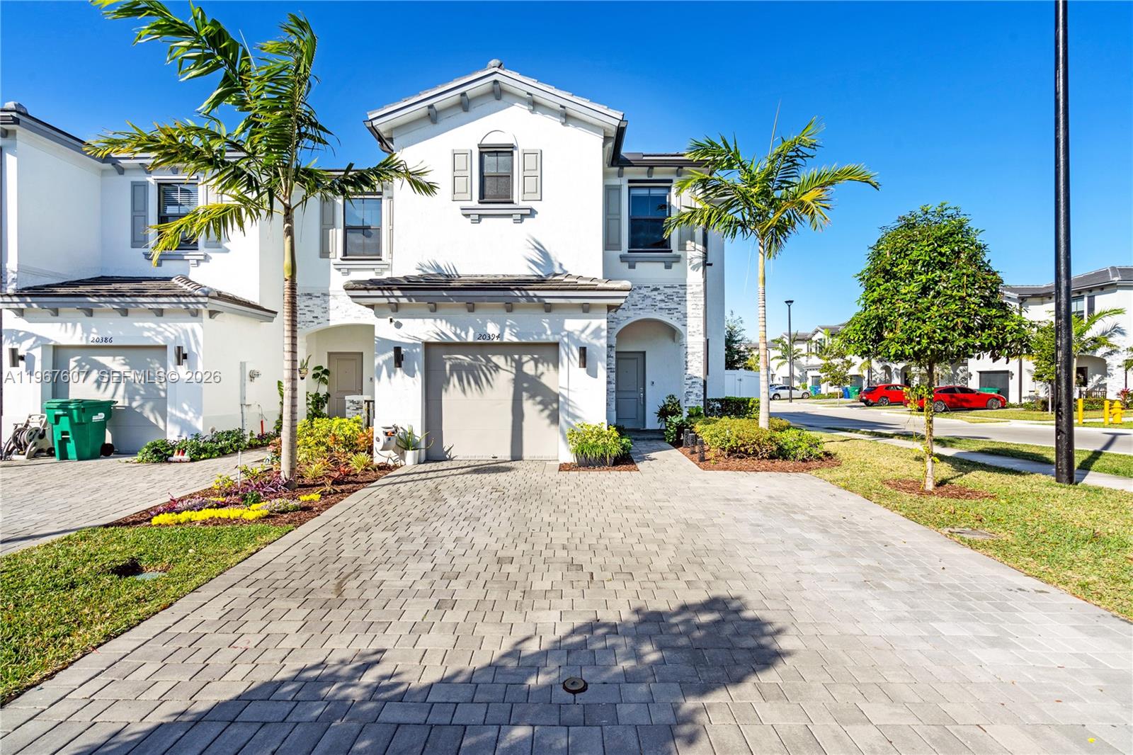 VISTA LAGO - Residential