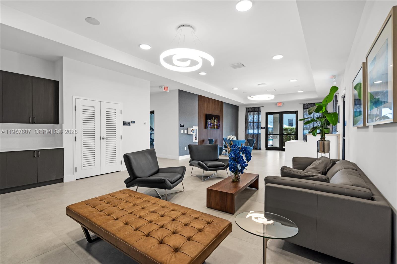 VISTA LAGO - Residential