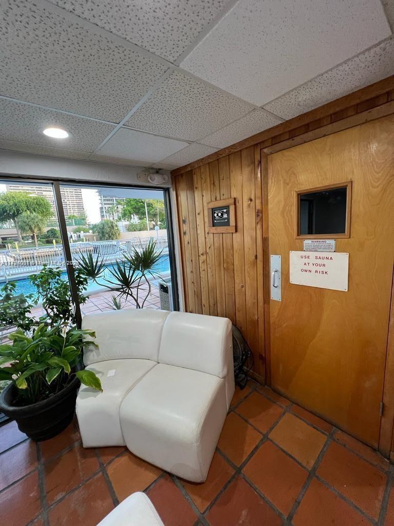 CRICKET CLUBHOUSE CONDO - Residential