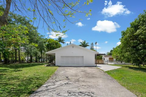 Single Family Residence in Miami FL 16501 199th St St 28.jpg