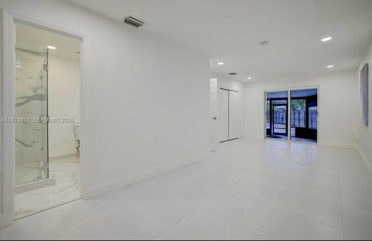 LAUDERDALE VILLAS - Residential Lease