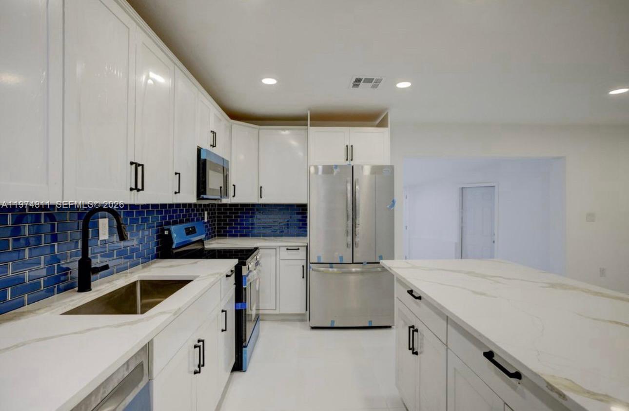 LAUDERDALE VILLAS - Residential Lease