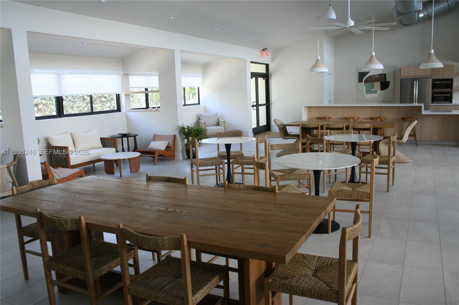 EXECUTIVE BAY CLUB - Residential