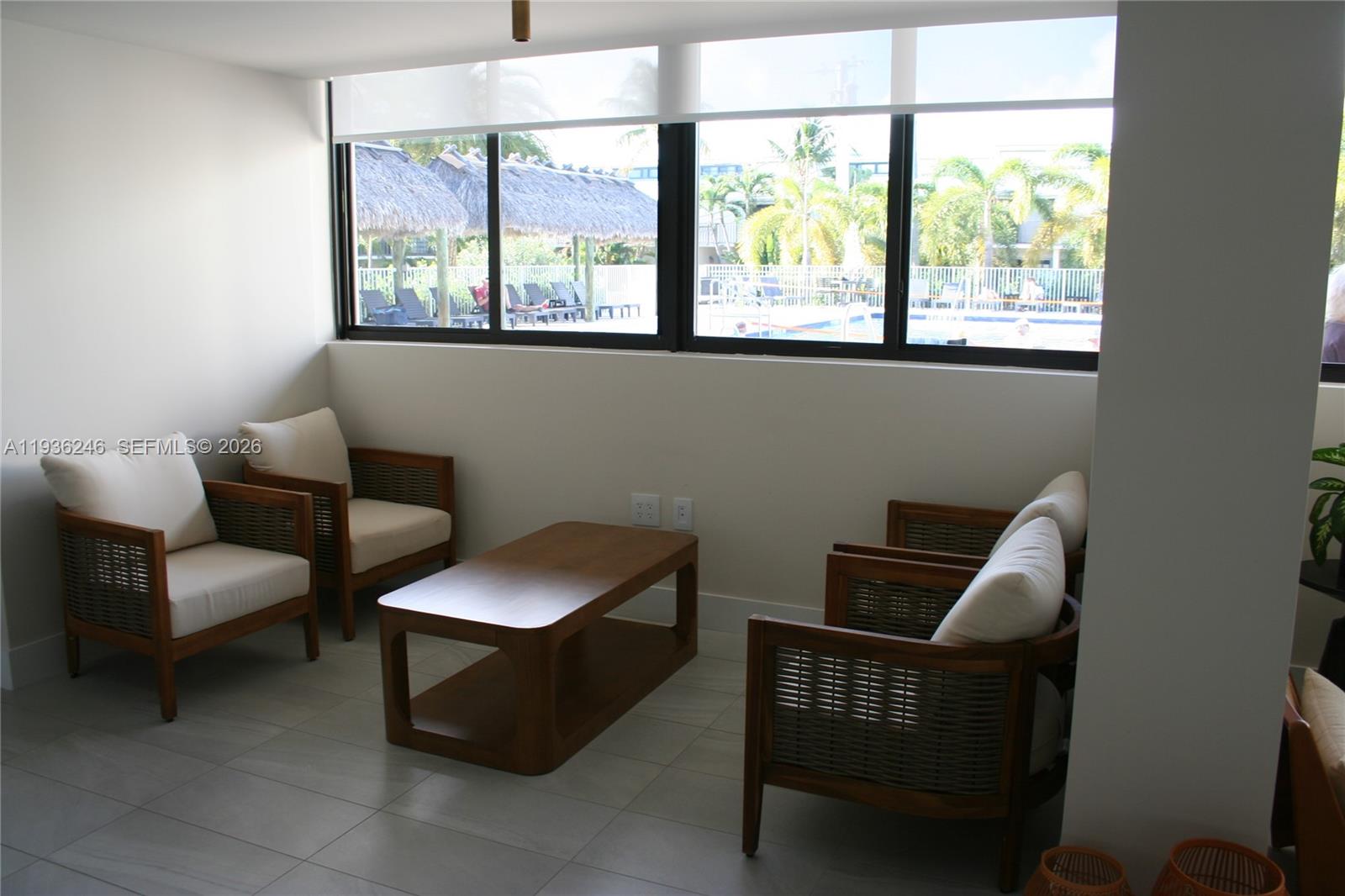 EXECUTIVE BAY CLUB - Residential