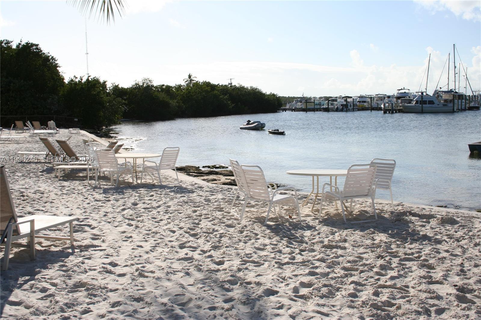 EXECUTIVE BAY CLUB - Residential