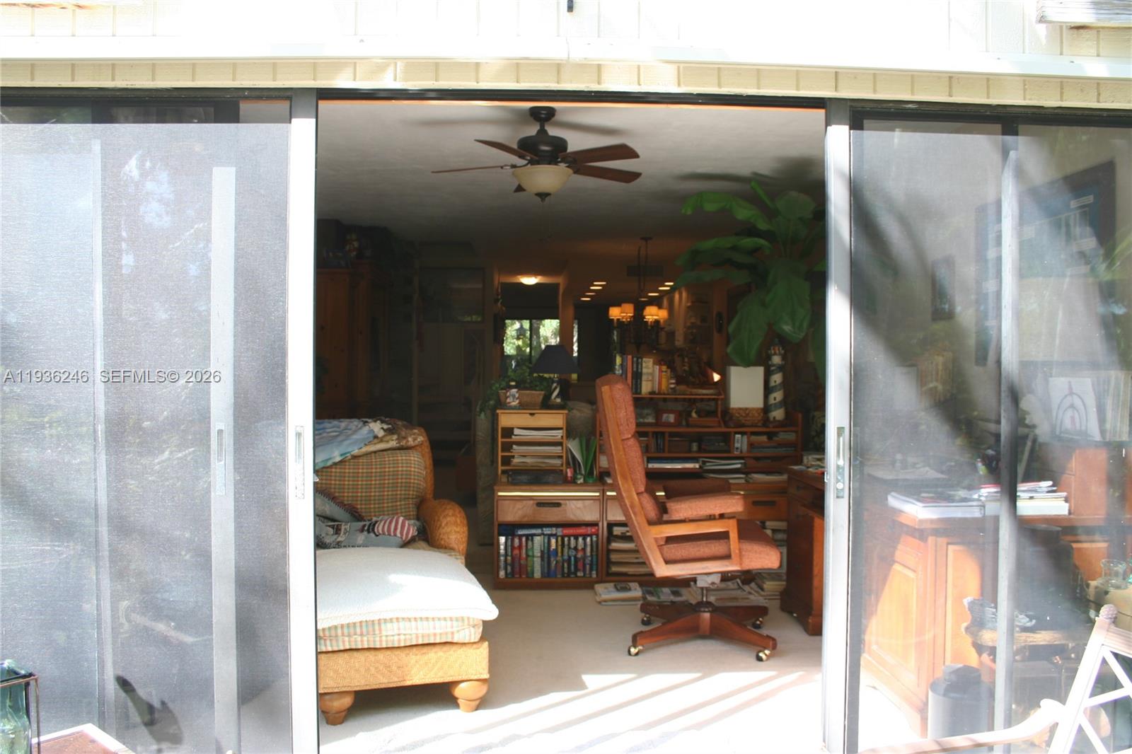 EXECUTIVE BAY CLUB - Residential