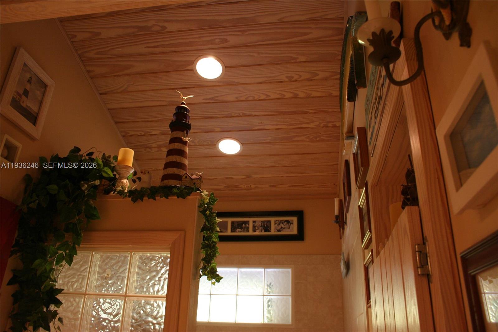 EXECUTIVE BAY CLUB - Residential