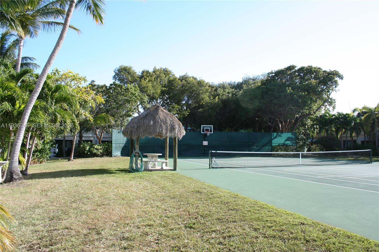 EXECUTIVE BAY CLUB - Residential