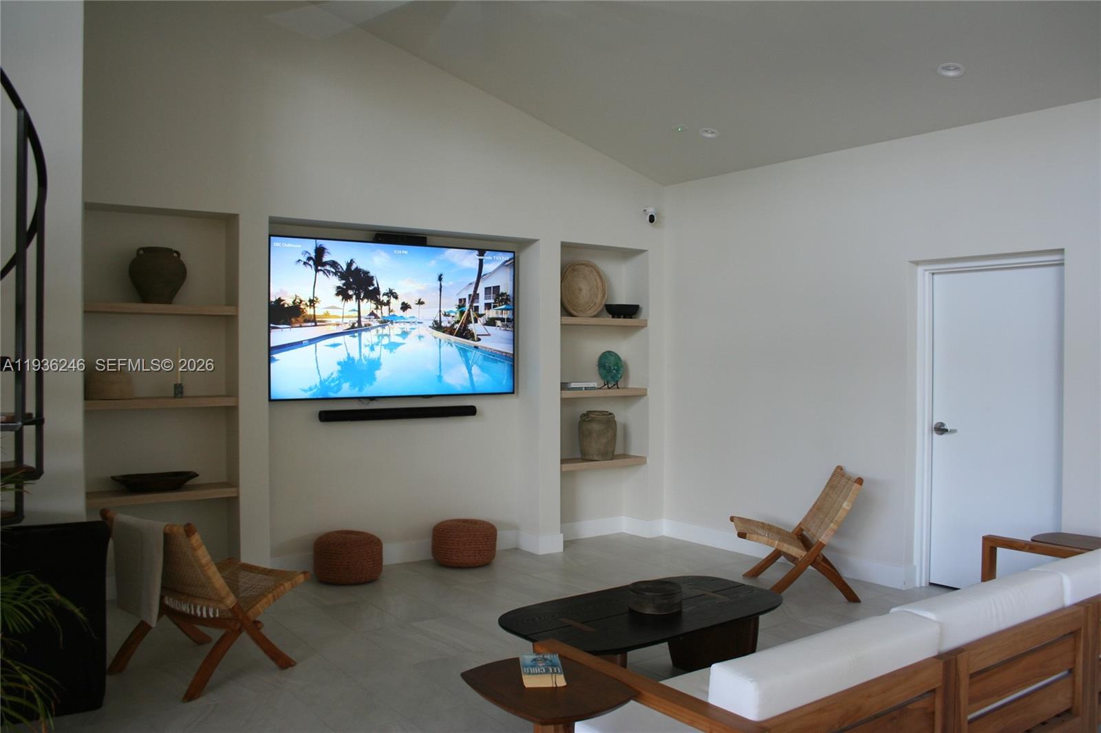 EXECUTIVE BAY CLUB - Residential