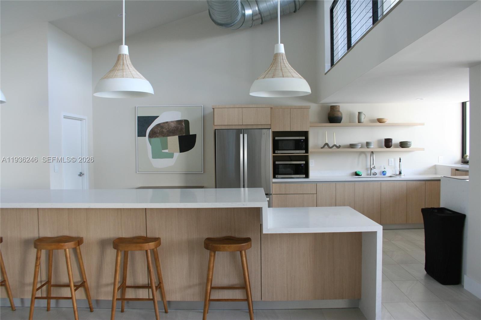 EXECUTIVE BAY CLUB - Residential