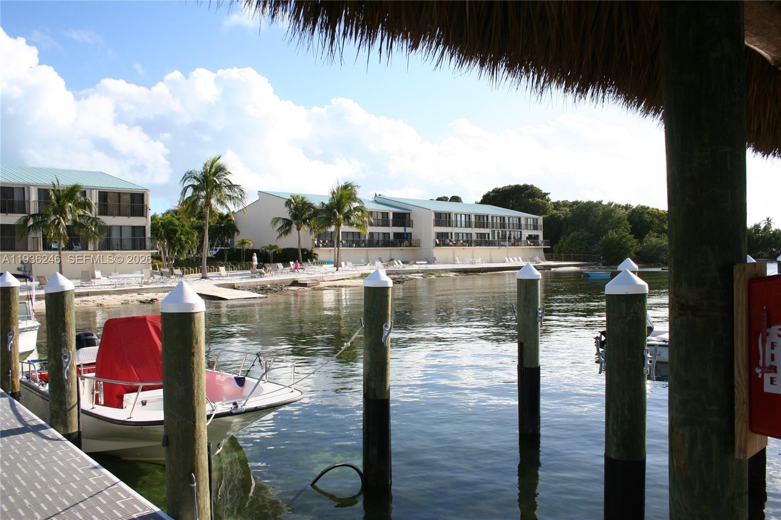 EXECUTIVE BAY CLUB - Residential