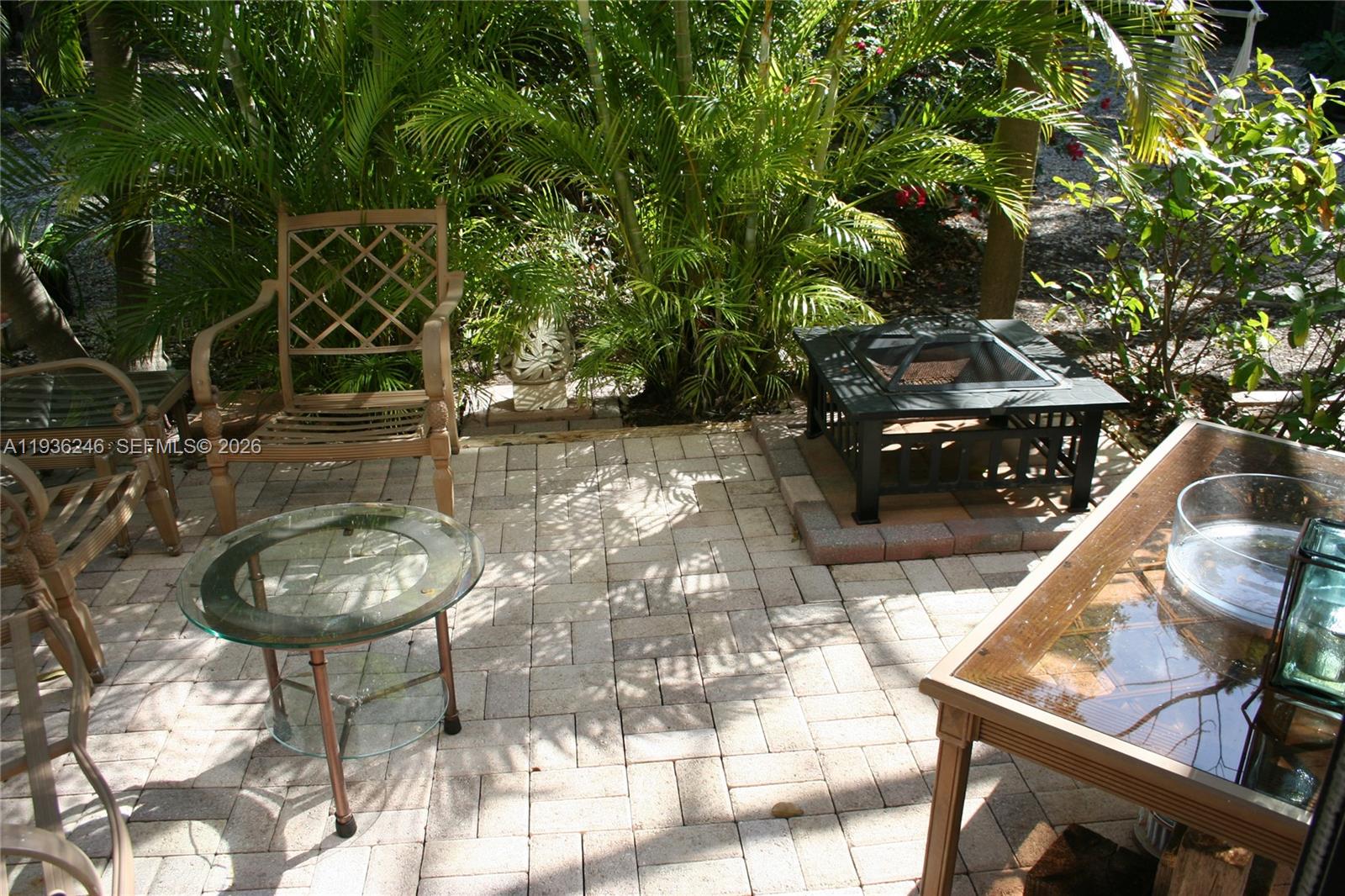 EXECUTIVE BAY CLUB - Residential