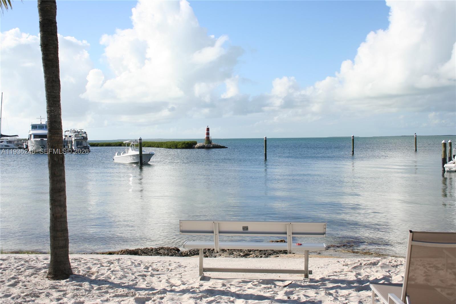 EXECUTIVE BAY CLUB - Residential