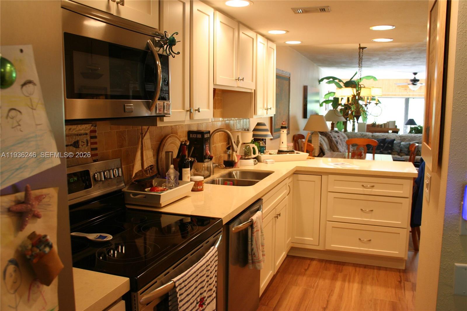 EXECUTIVE BAY CLUB - Residential