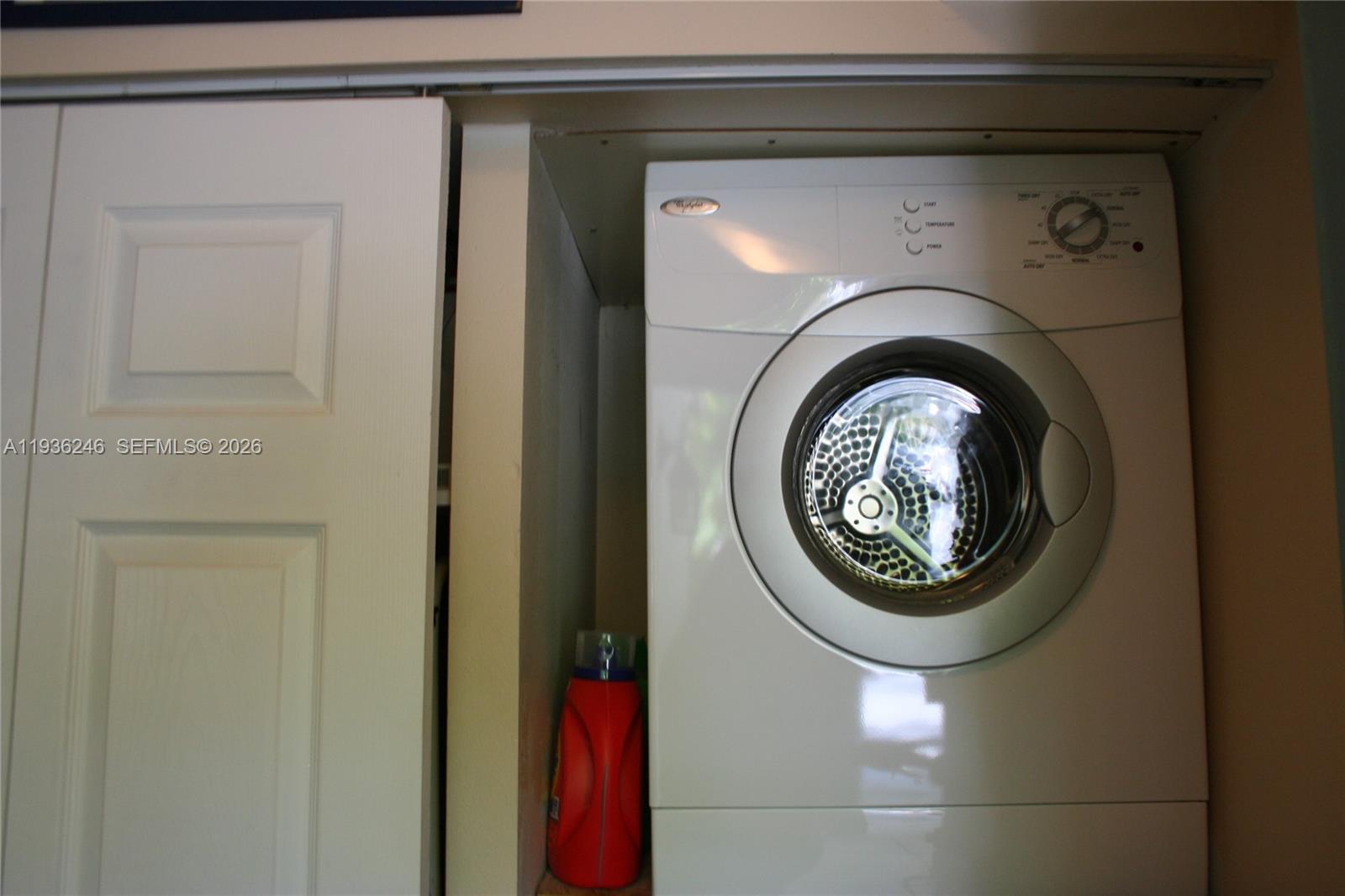 EXECUTIVE BAY CLUB - Residential