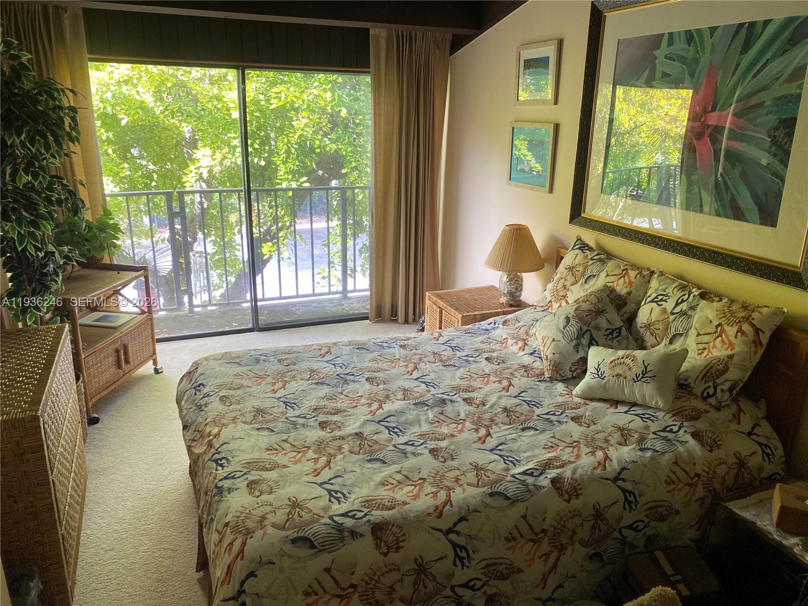 EXECUTIVE BAY CLUB - Residential