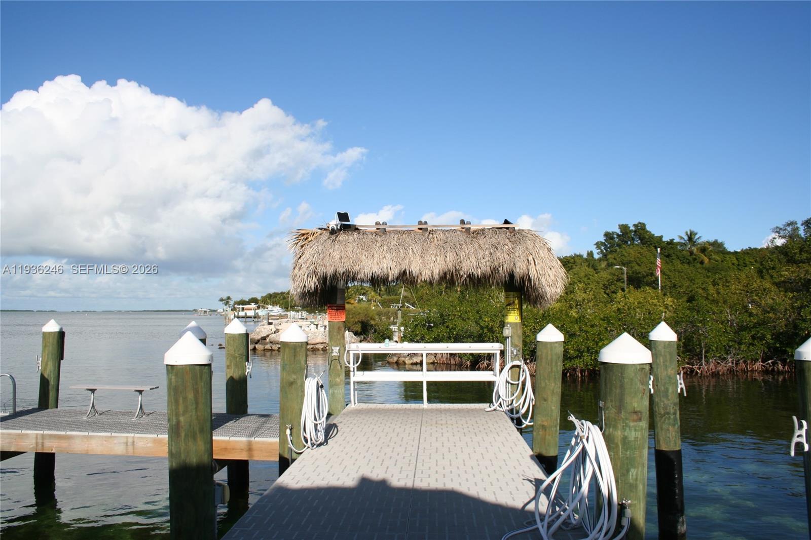 EXECUTIVE BAY CLUB - Residential