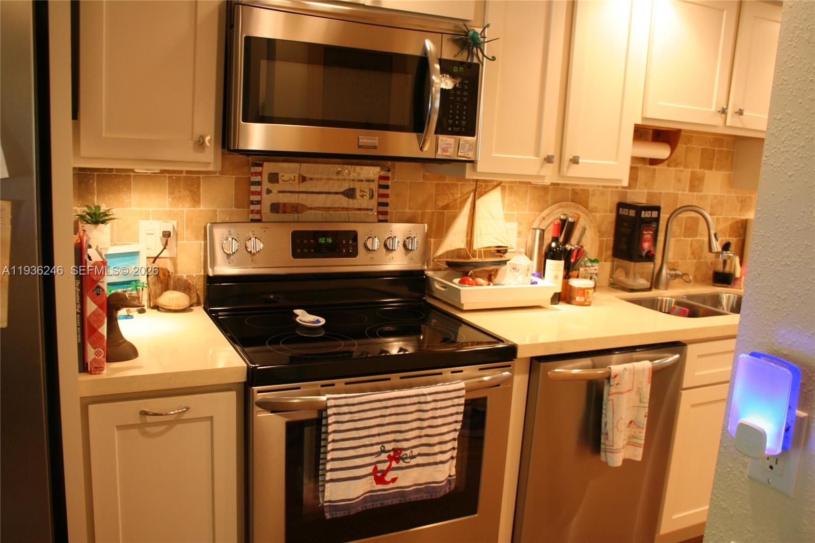 EXECUTIVE BAY CLUB - Residential