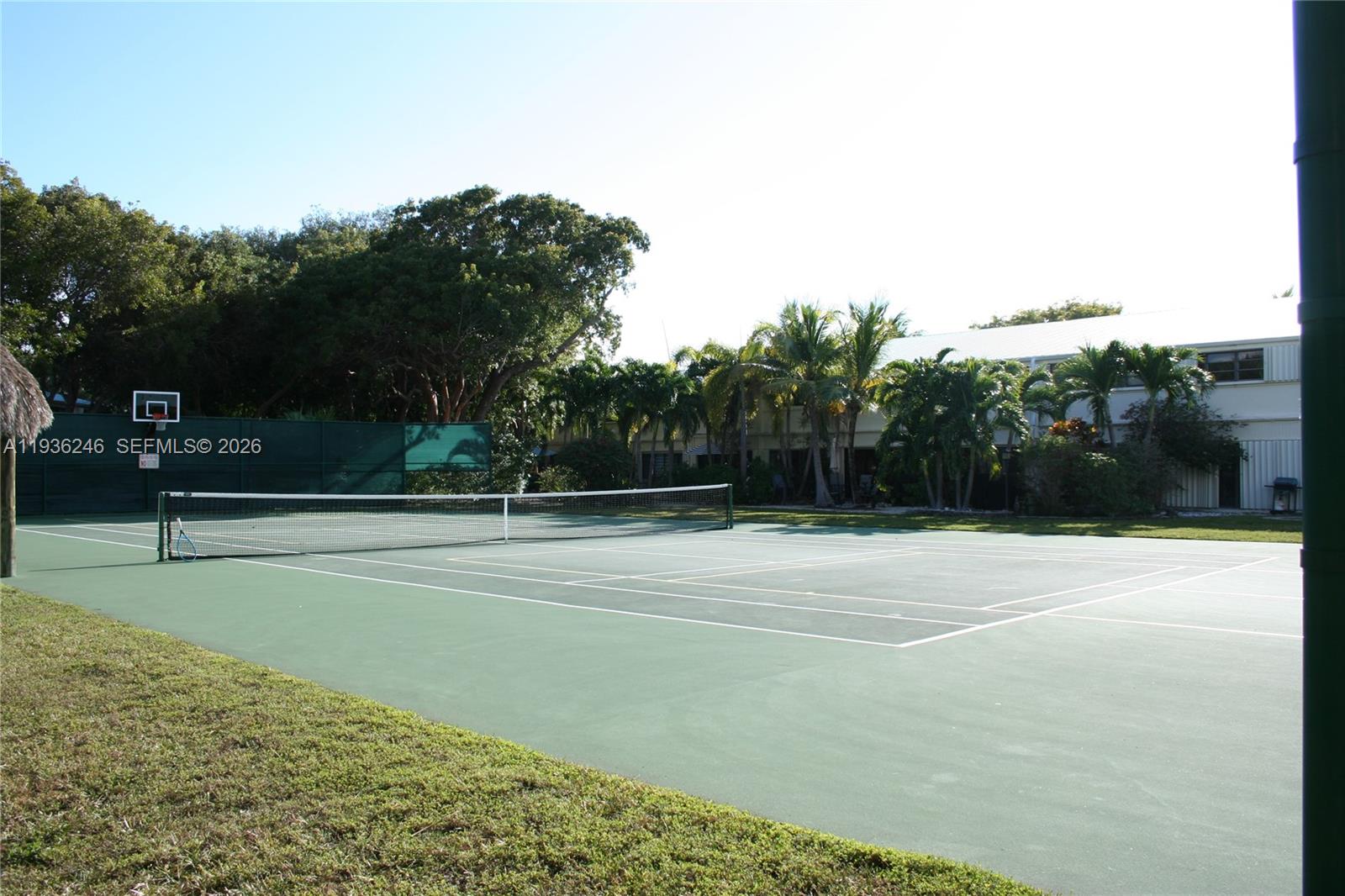 EXECUTIVE BAY CLUB - Residential