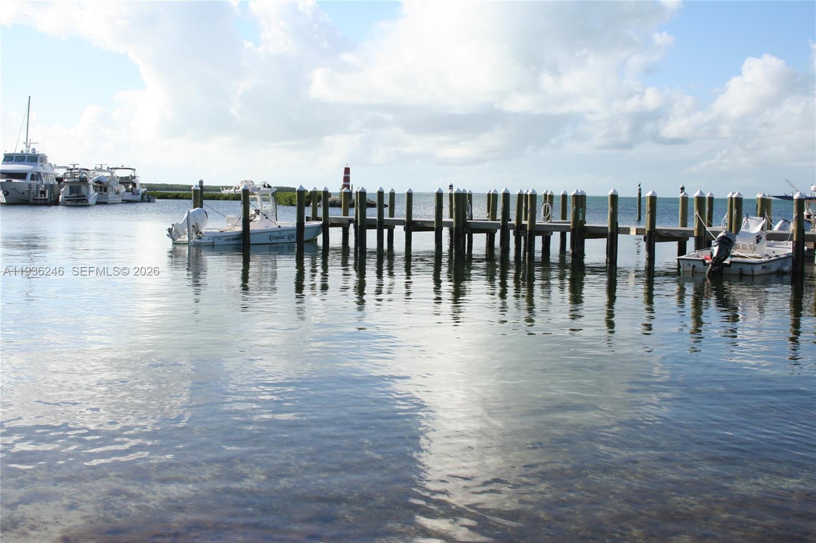 EXECUTIVE BAY CLUB - Residential