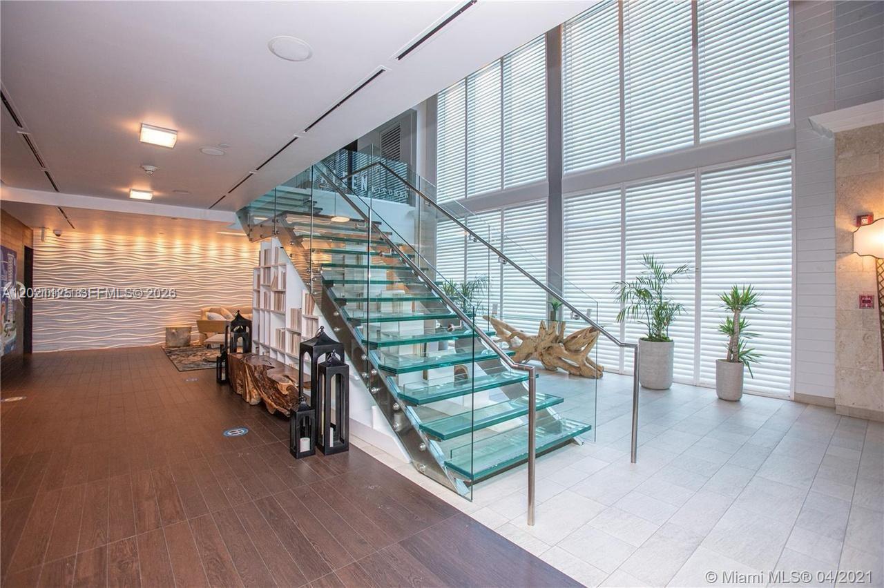 SOLE CONDO - Residential