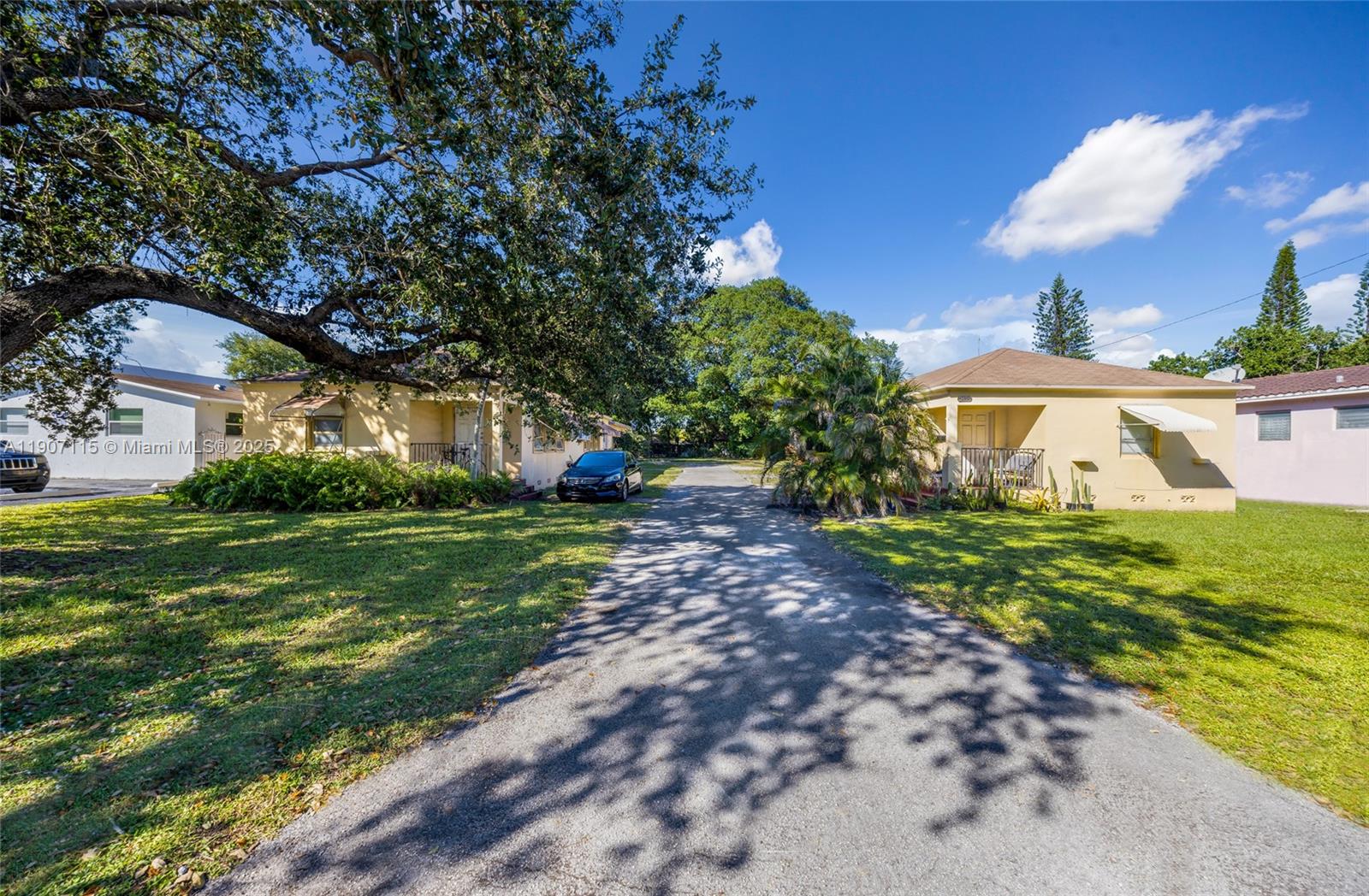 HOLLYWOOD LITTLE RANCHES - Residential Income