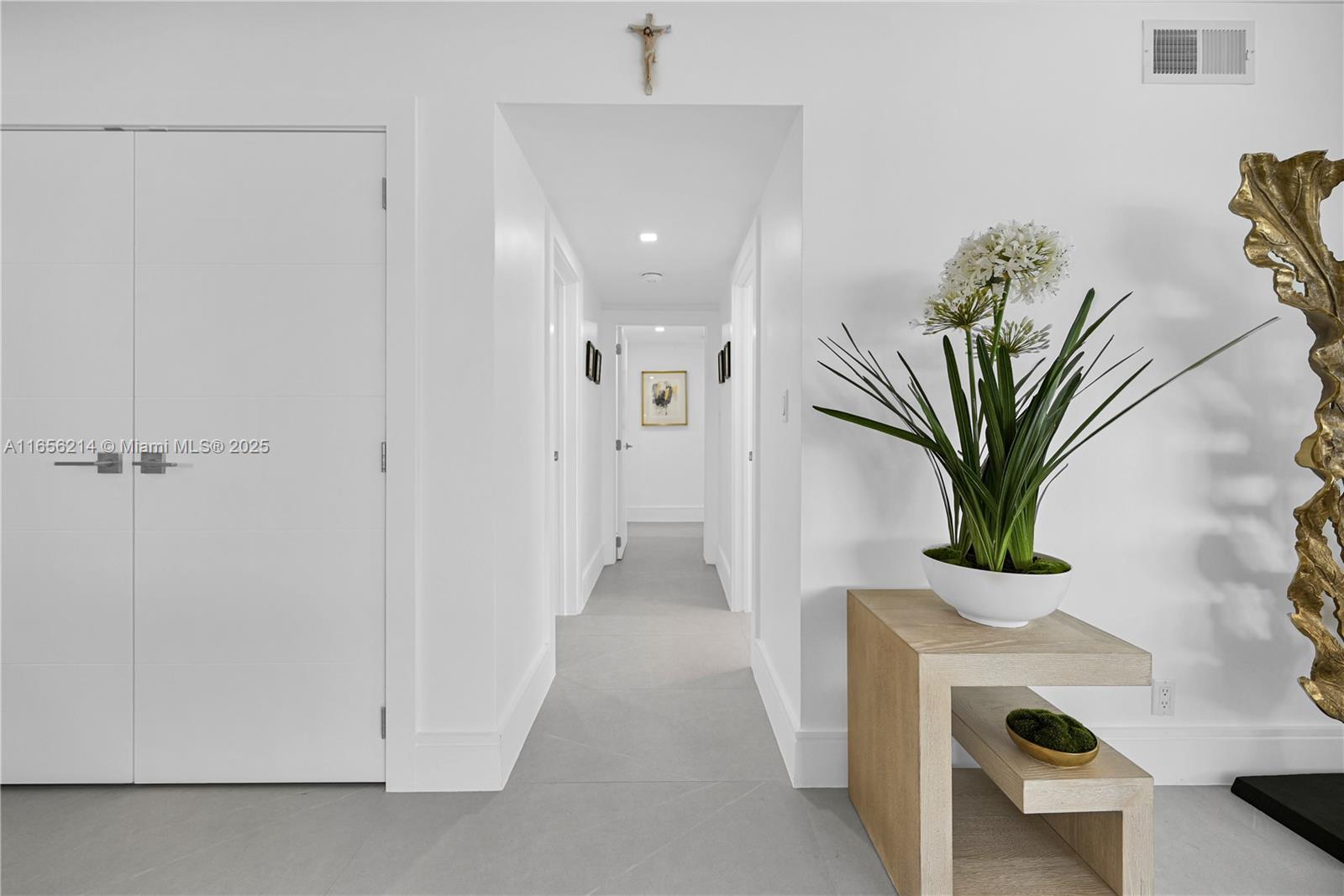 COMMODORE CONDO - Residential