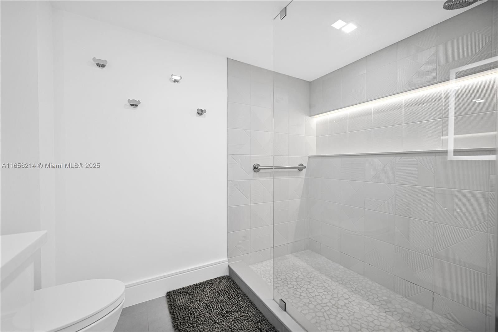 COMMODORE CONDO - Residential