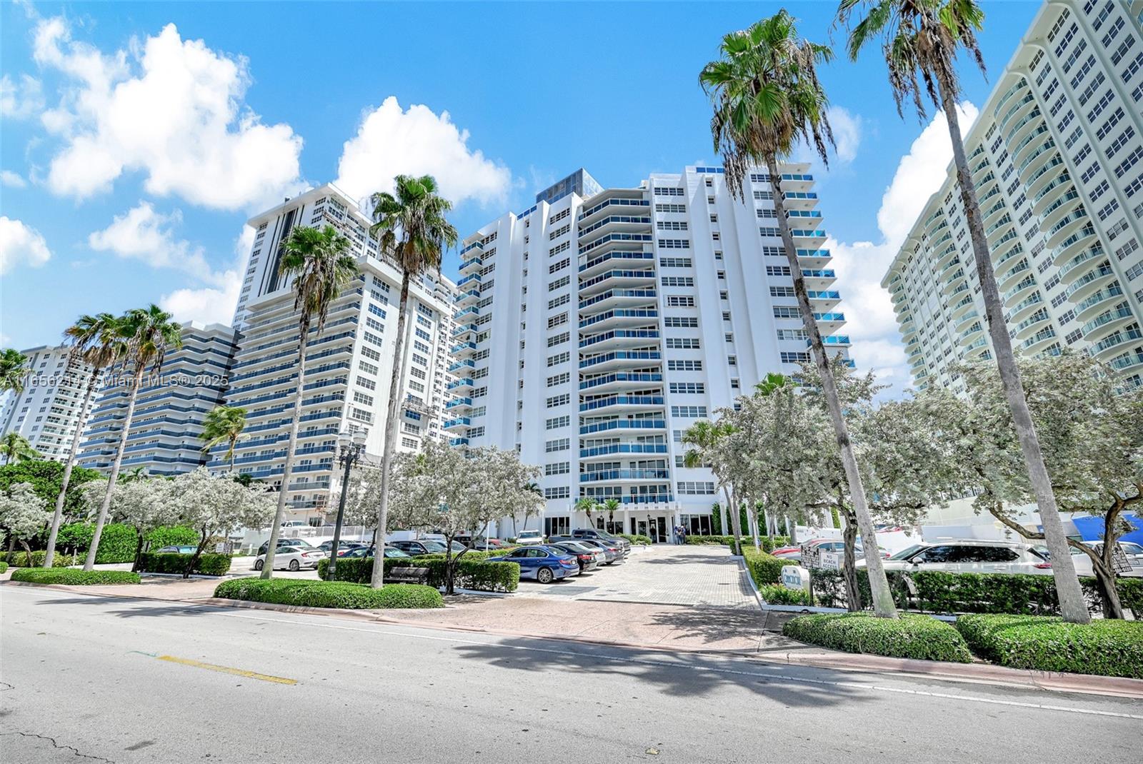 COMMODORE CONDO - Residential