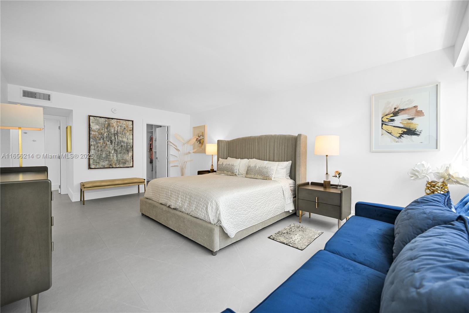 COMMODORE CONDO - Residential