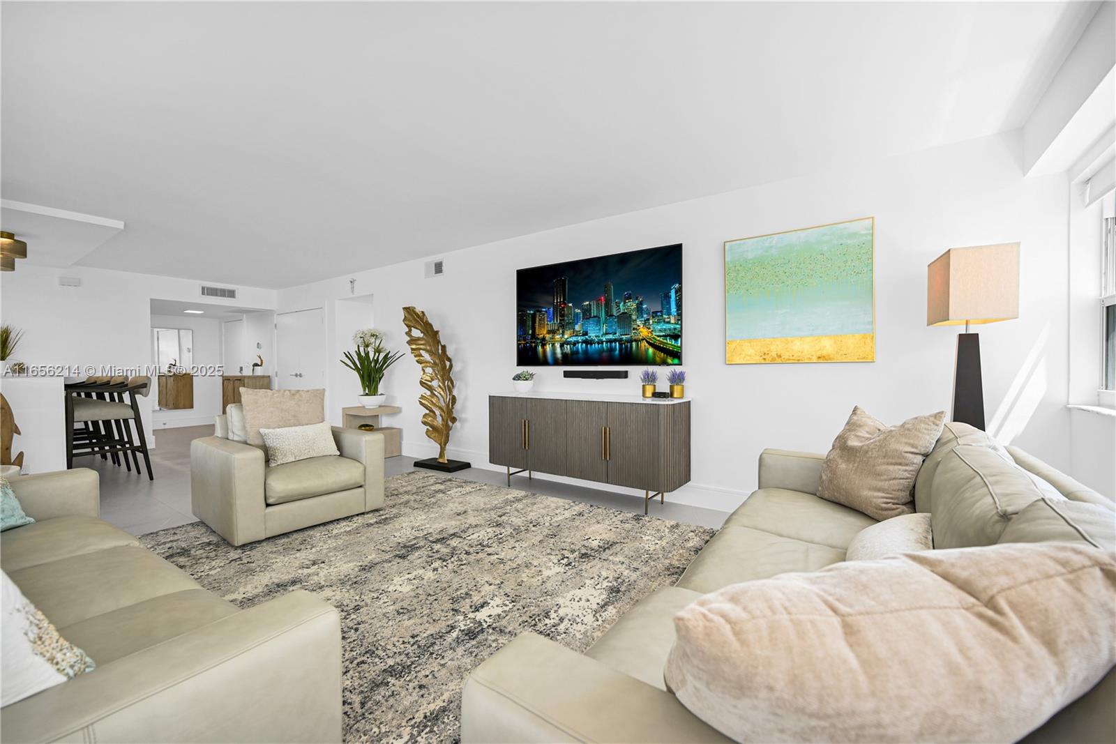 COMMODORE CONDO - Residential