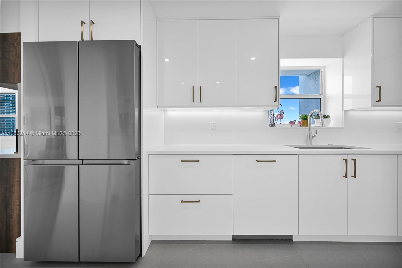 COMMODORE CONDO - Residential
