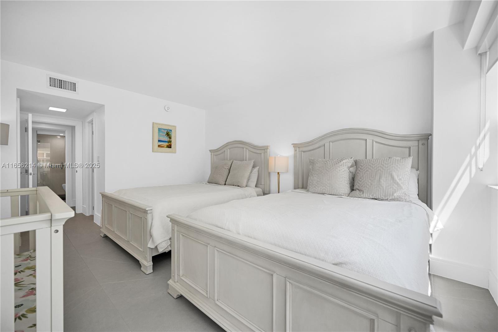 COMMODORE CONDO - Residential