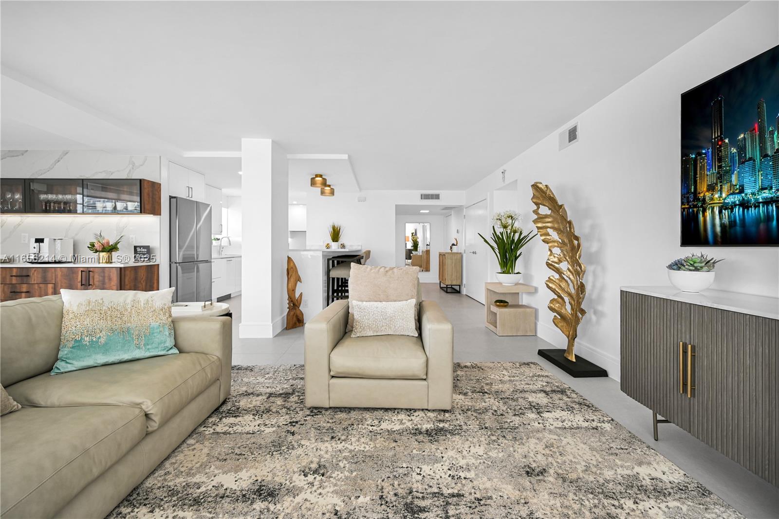 COMMODORE CONDO - Residential