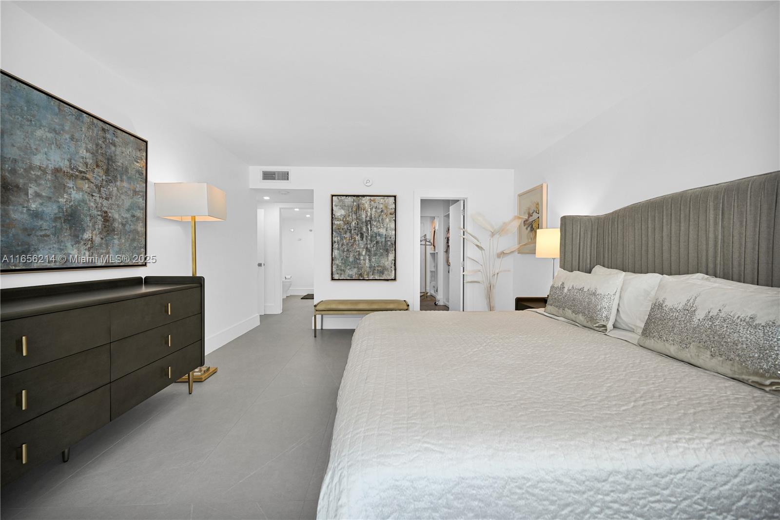 COMMODORE CONDO - Residential