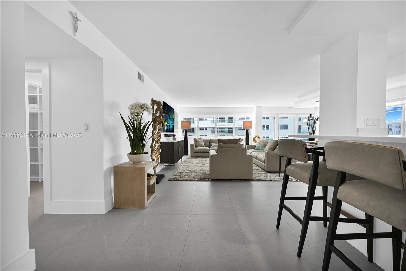 COMMODORE CONDO - Residential