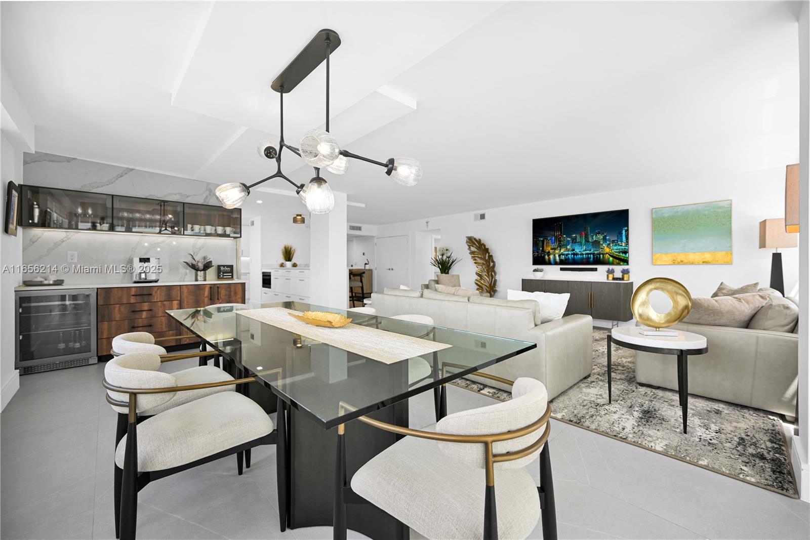 COMMODORE CONDO - Residential