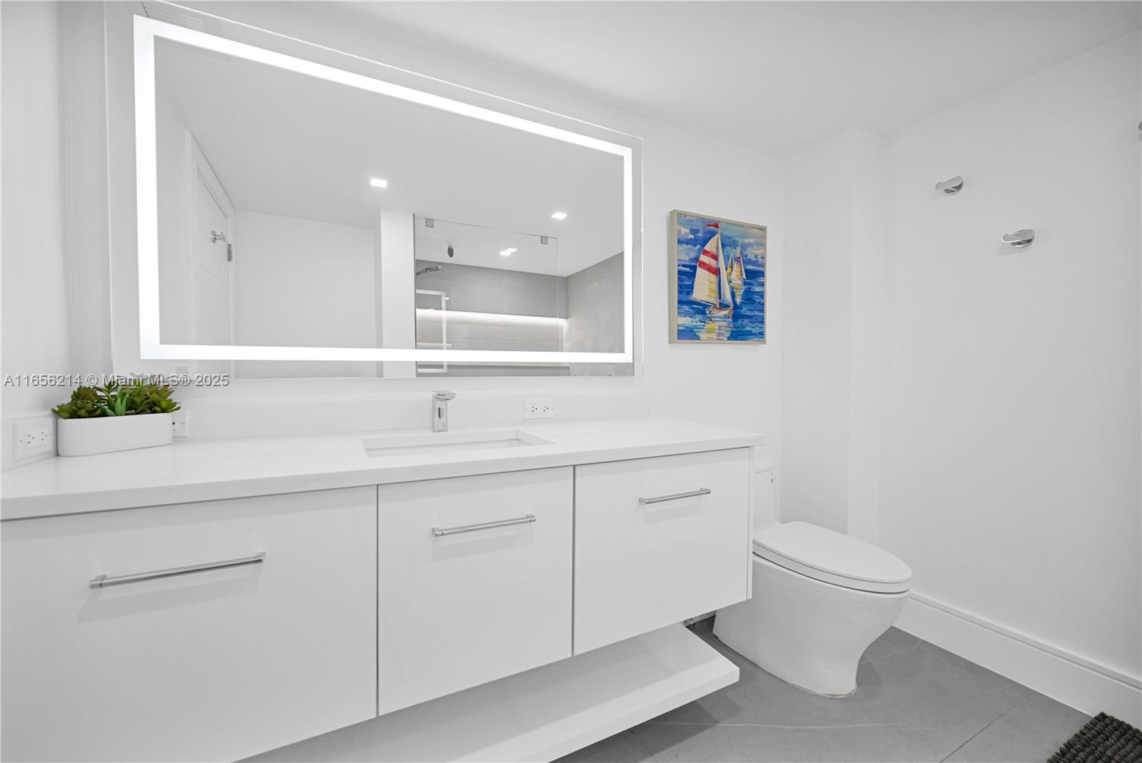 COMMODORE CONDO - Residential