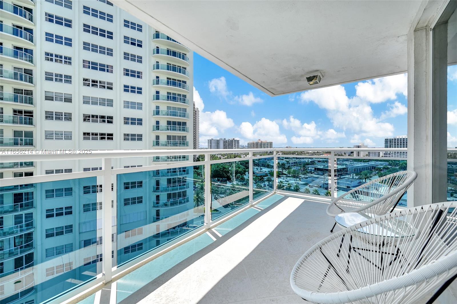 COMMODORE CONDO - Residential