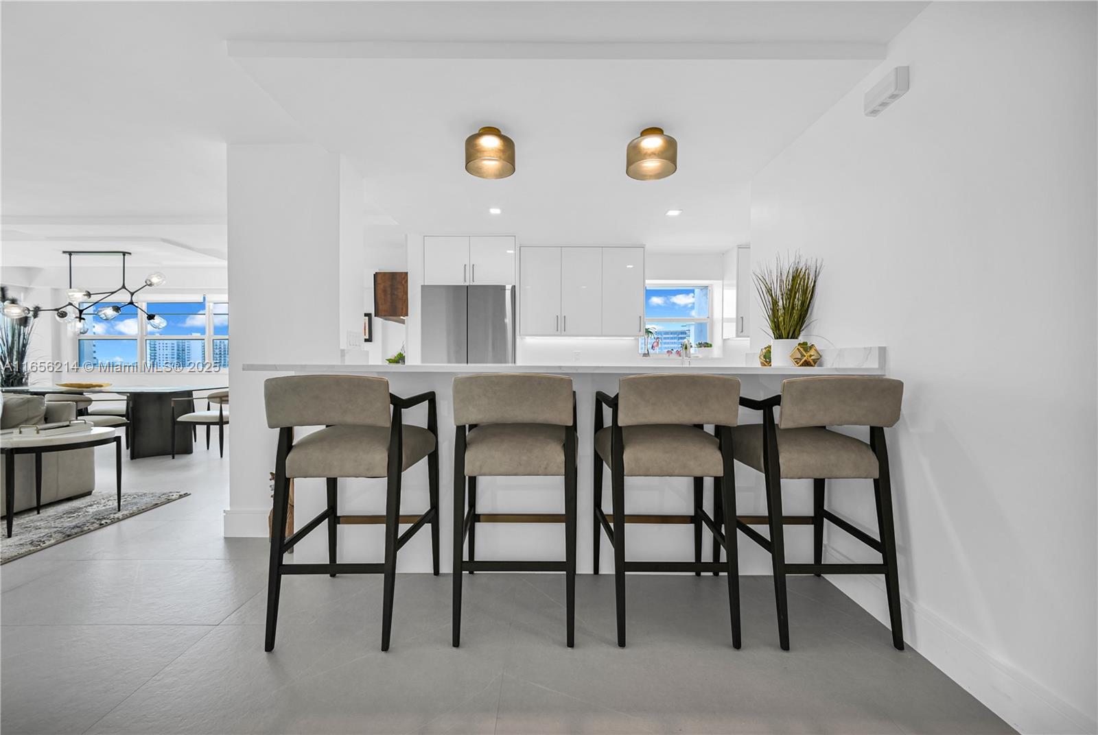 COMMODORE CONDO - Residential