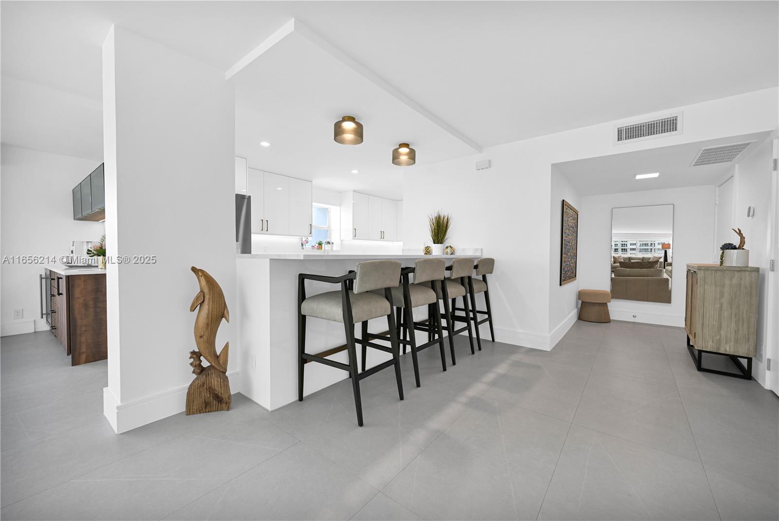 COMMODORE CONDO - Residential