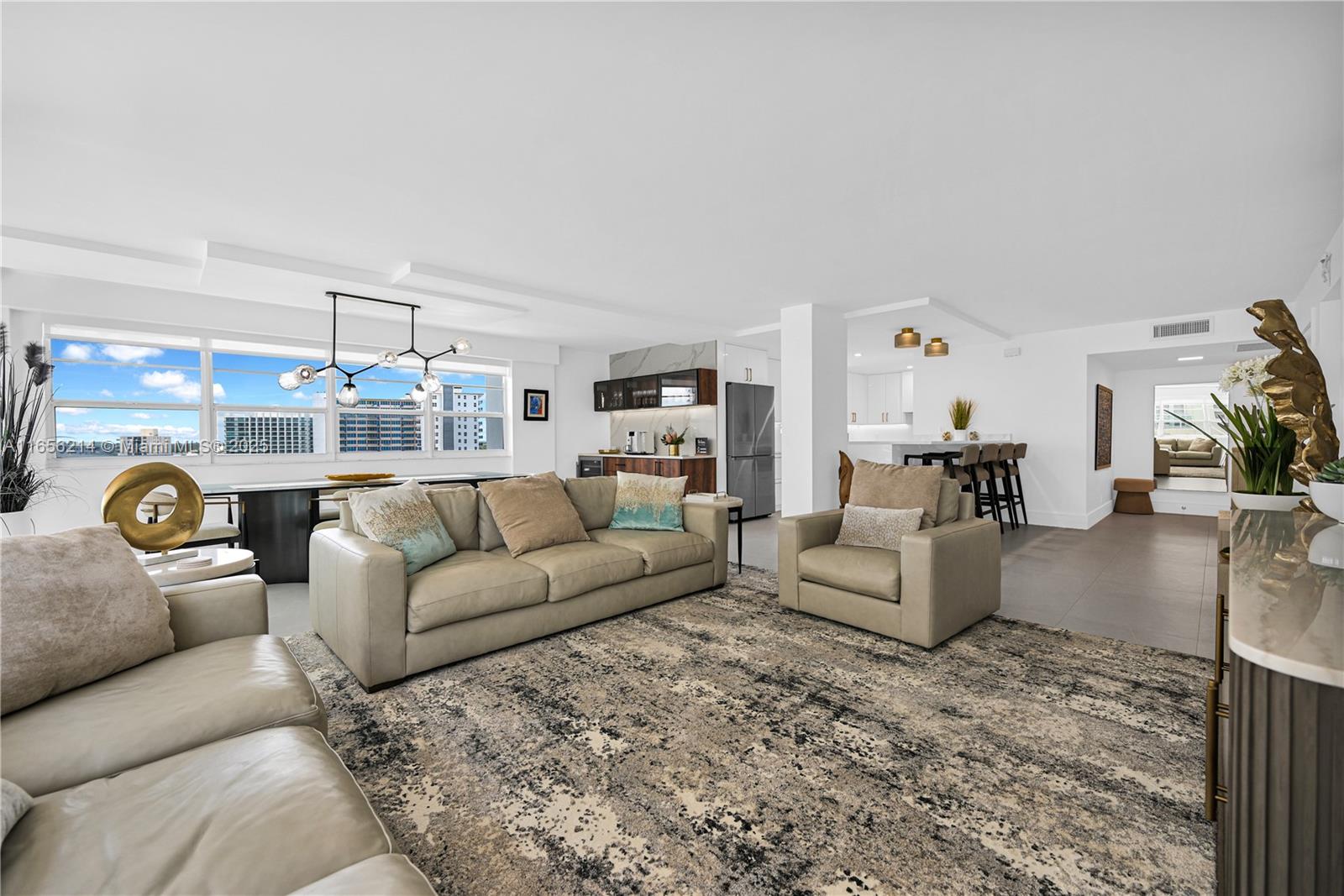 COMMODORE CONDO - Residential