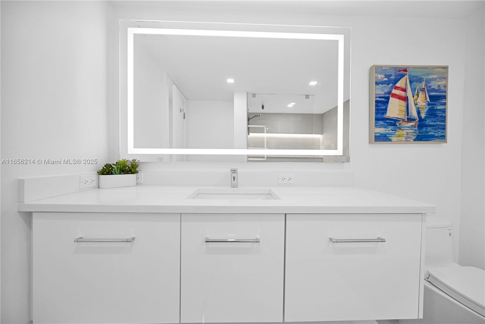 COMMODORE CONDO - Residential