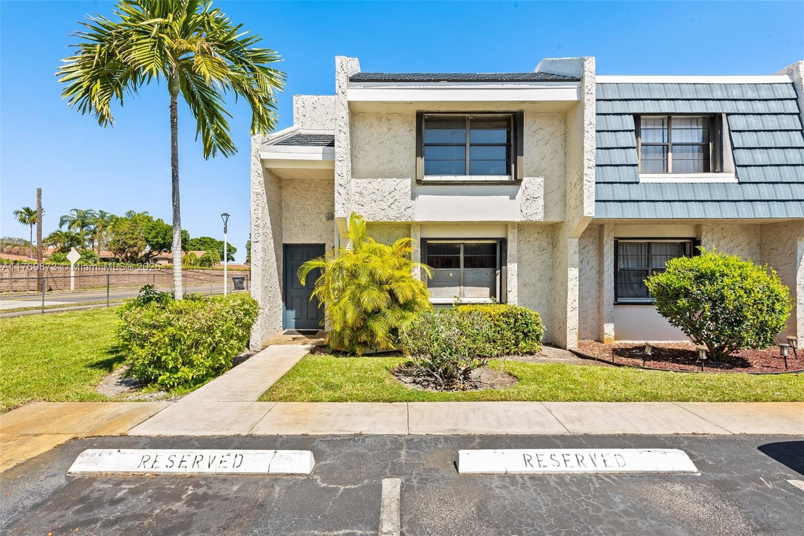 Property for Sale at 2601 N 40th Ave A-9, Hollywood, Broward County, Florida - Bedrooms: 3 
Bathrooms: 3  - $350,000