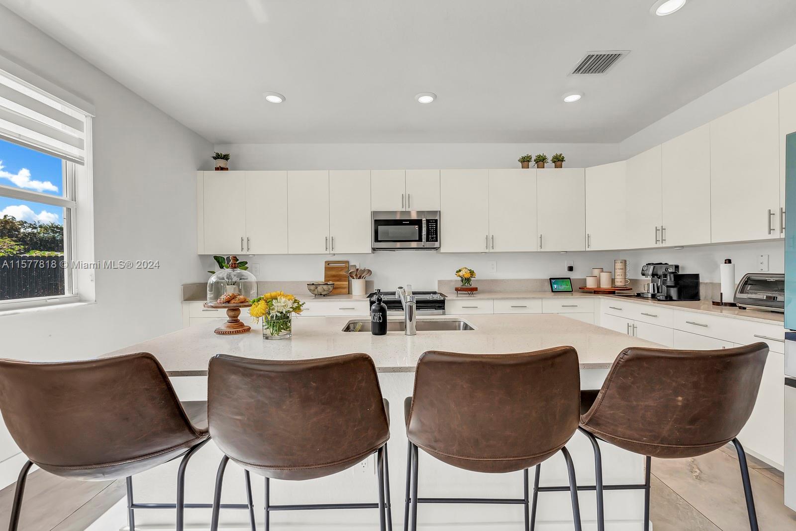 VALENCIA ACRES - Residential