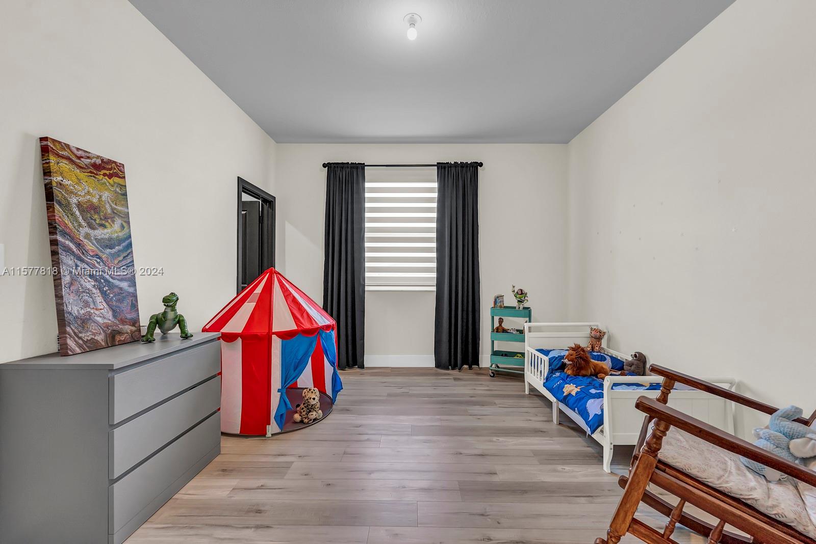 VALENCIA ACRES - Residential